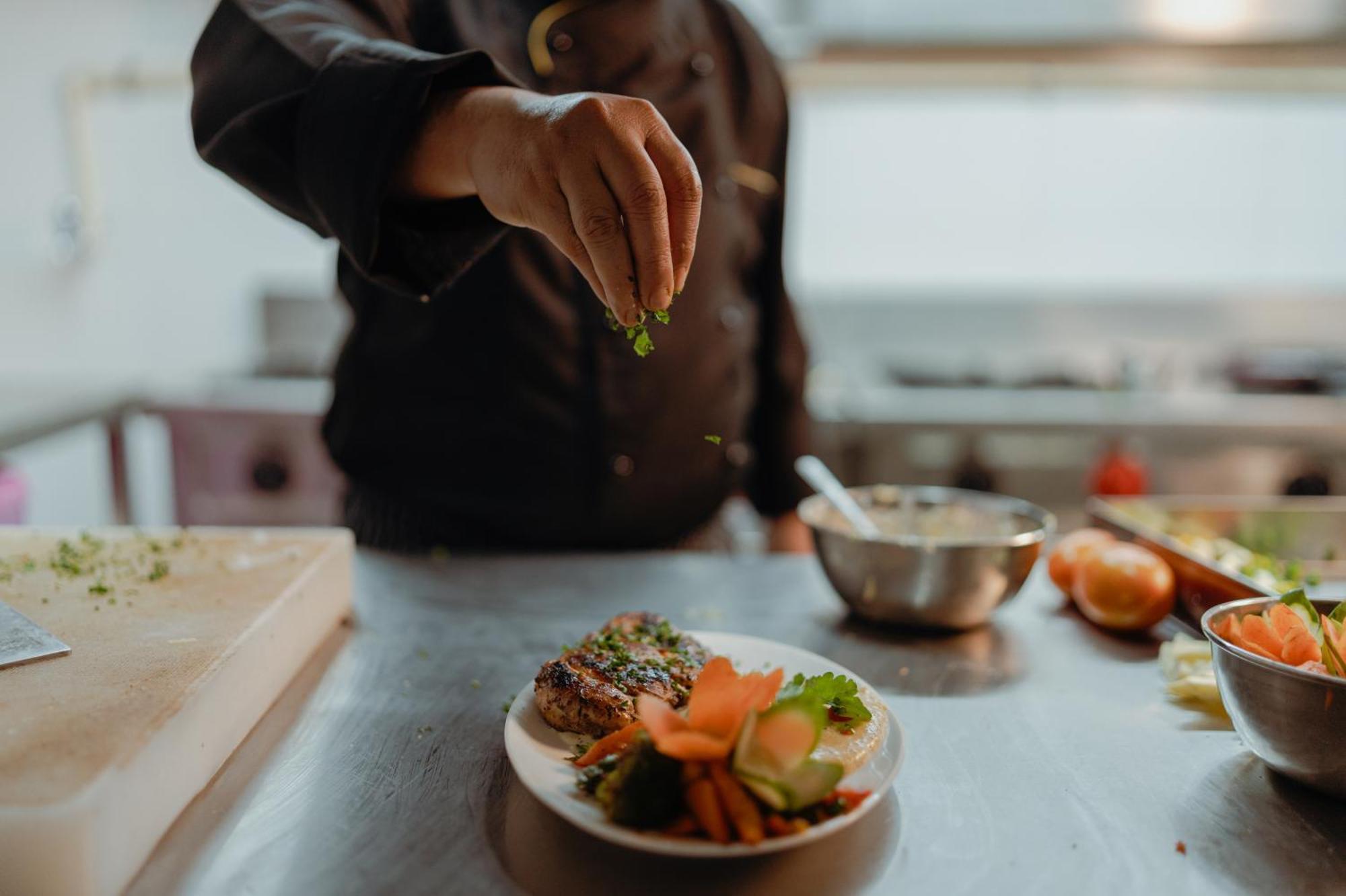 The White Rock Inn & Dine シロン エクステリア 写真